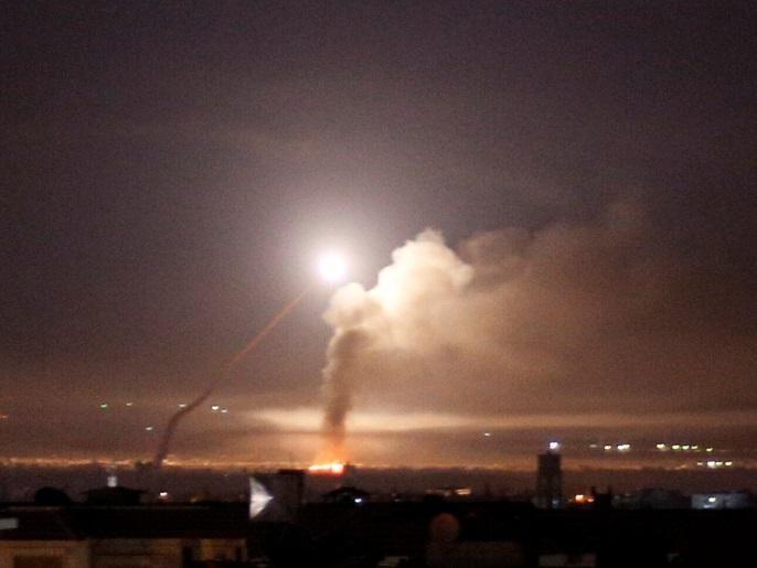 الدفاعات الجوية للنظام السوري تتصدى لهجوم إسرائيلي في سماء حمص