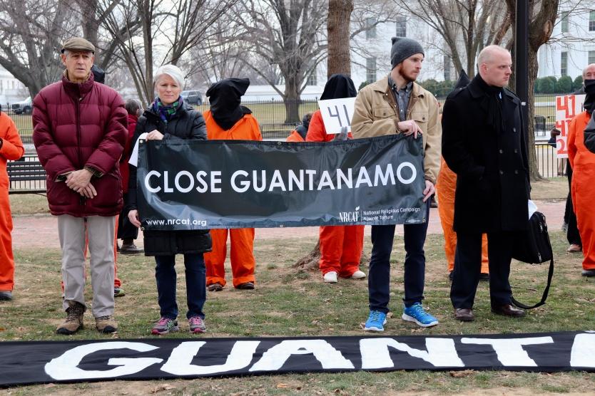 عشرات النواب يطالبون بايدن بإغلاق سجن غوانتانامو