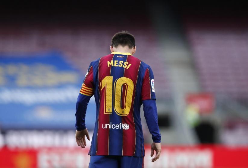 برشلونة يعلن رحيل ميسي عن النادي