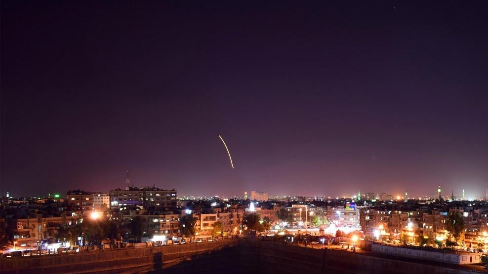 النظام السوري يعلن تصديه لهجوم صاروخي إسرائيلي في محيط دمشق