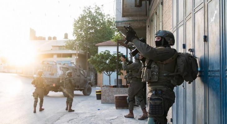الاحتلال يعتقل 7 فلسطينيين من الضفة والقدس