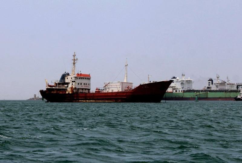 التحالف يتهم الحوثيين باختطاف سفينة شحن قبالة الحديدة اليمنية