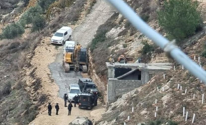 قوات الاحتلال تهدم وتجرف في بيت جالا وبتير غرب بيت لحم