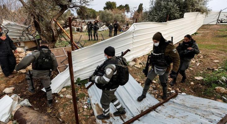  الاحتلال يهدم منزل عائلة صالحية ويعتقل 26 مواطنًا