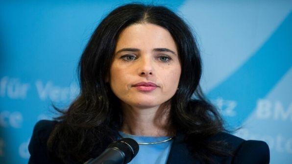 وزير الداخلية الاسرائيلية تدعو المستوطنين الى حمل السلاح