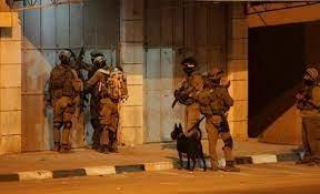 الاحتلال يعتقل 5 فلسطينيين من الضفة والقدس