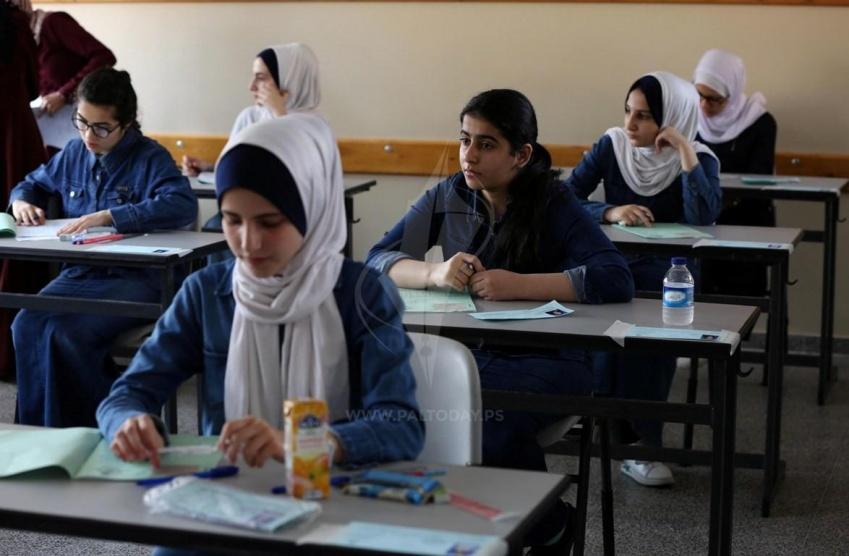أكثر من 87 ألف طالب يتقدمون لامتحانات الثانوية العامة بالضفة وغزة