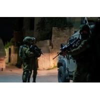 الاحتلال يستولي على معدات ويعطب