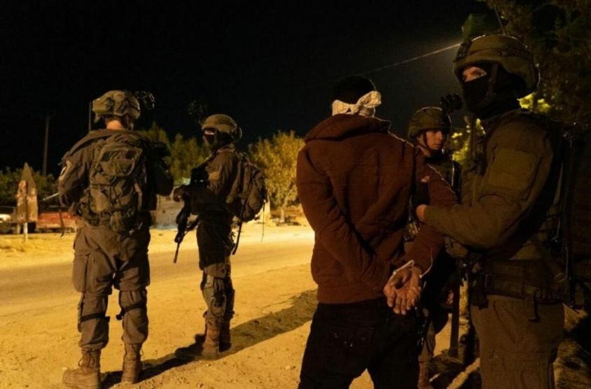 الاحتلال يعتقل 4 شبان من نابلس