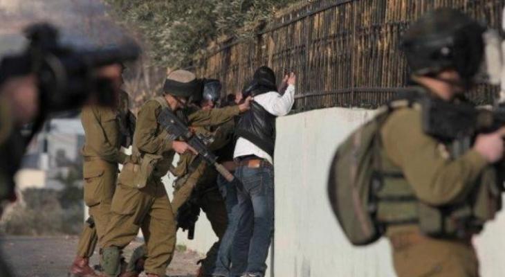 الاحتلال يعتقل 3 فلسطينيين من القدس والخليل