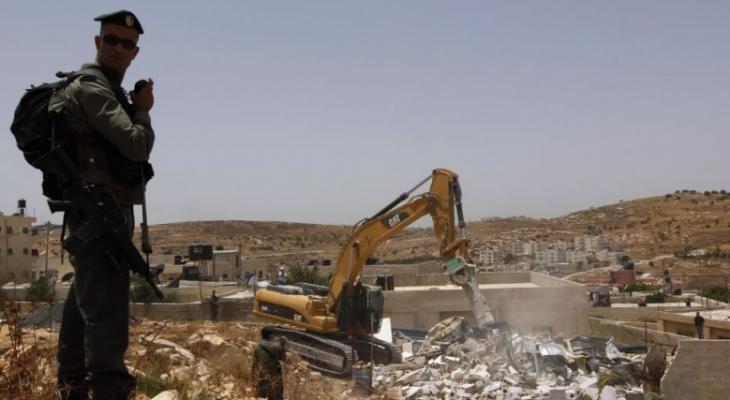 الاحتلال يهدم منشآت فلسطينية في نابلس