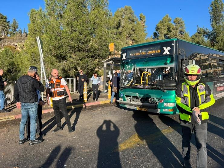 عقب انفجارين في القدس: الاحتلال يغلق المداخل الرئيسية ويشدد من اجراءاته