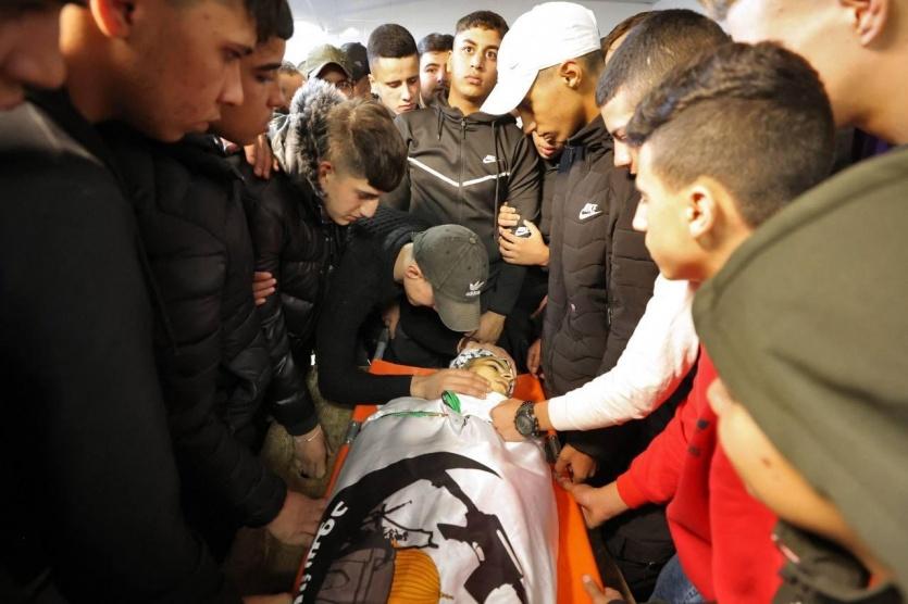 تشييع جثمان الشهيد الفتى أحمد شحادة في نابلس