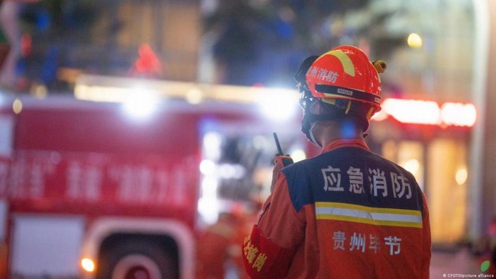 وفاة 10 أشخاص في حريق مبنى غرب الصين