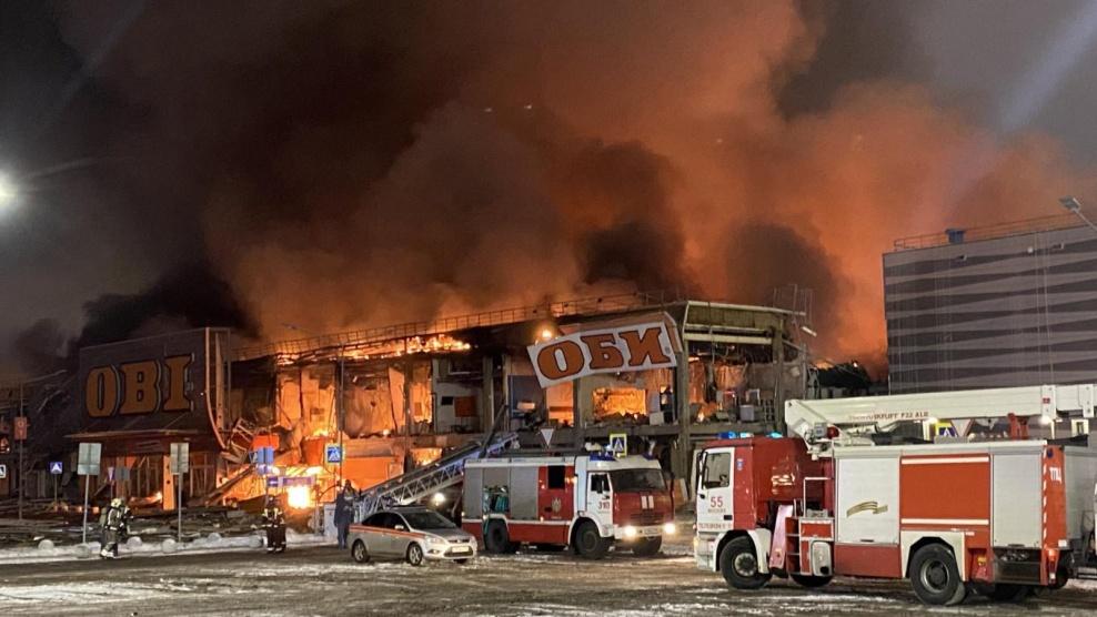 وفاة إثر حريق ضخم بمركز تسوق في ضواحي موسكو