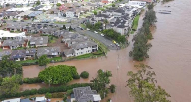 إجلاء سكان قرية نائية بمروحيات بسبب فيضانات في استراليا