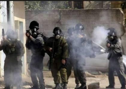 إصابة ثلاثة مواطنين بالرصاص والعشرات بالاختناق خلال اقتحام الاحتلال نابلس