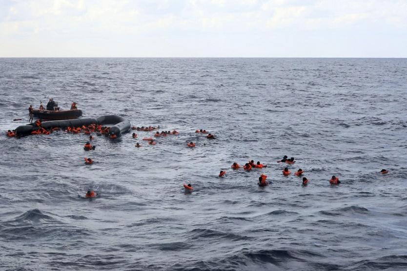 فقدان 34 مهاجرًا بعد غرق مركبهم قبال السواحل التونسية