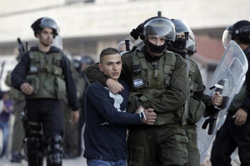 الاحتلال يعتقل 3 فلسطينيين من رام الله ونابلس