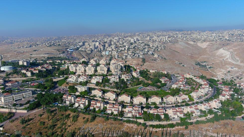 تقرير: مساعٍ استيطانية حثيثة تمزّق الضفة الغربية