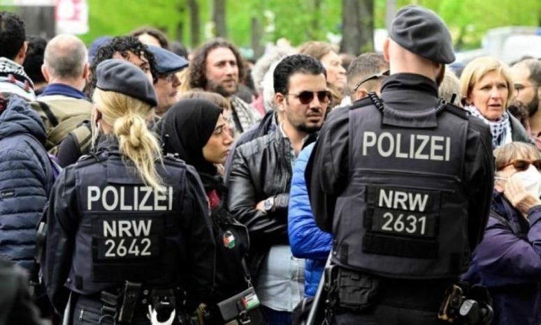الشرطة الألمانية تقتحم مكان انعقاد 