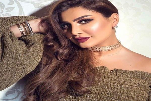 شاهد أمل العوضي وابنتها تظهران بنفس الإطلالة