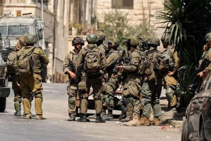 الاحتلال يداهم محلًا تجاريًا باقتحام قلقيلية