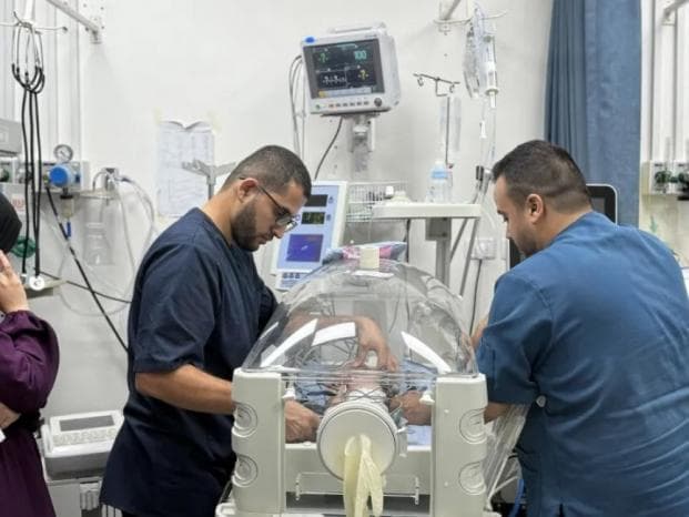 الصحة في غزة: نفاد زيوت تشغيل المولدات الكهربائية يهدد استمرار عمل أقسام حيوية في مستشفيات القطاع