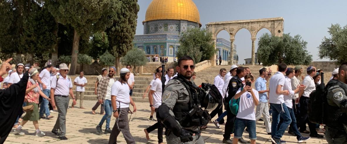 مستعمرون يقتحمون المسجد الأقصى المبارك