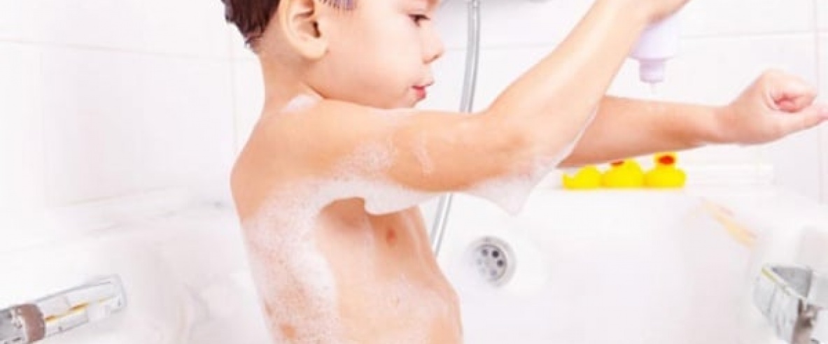 الشامبو المناسب لشعر المولود.. دليل العناية الآمنة والفعّالة