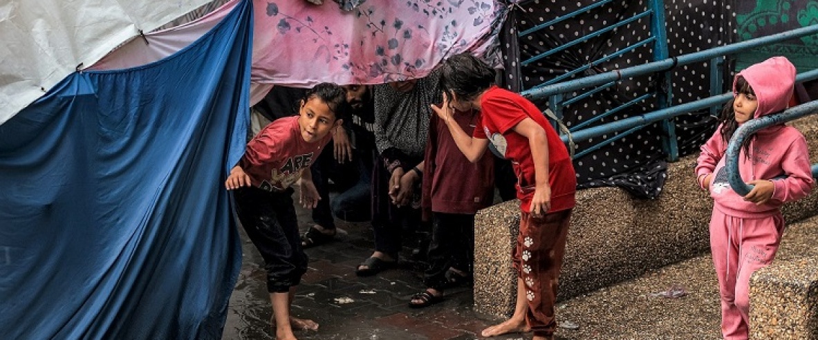 مع اقتراب فصل الشتاء.. ظروف قاسية تنتظر النازحين في غزة