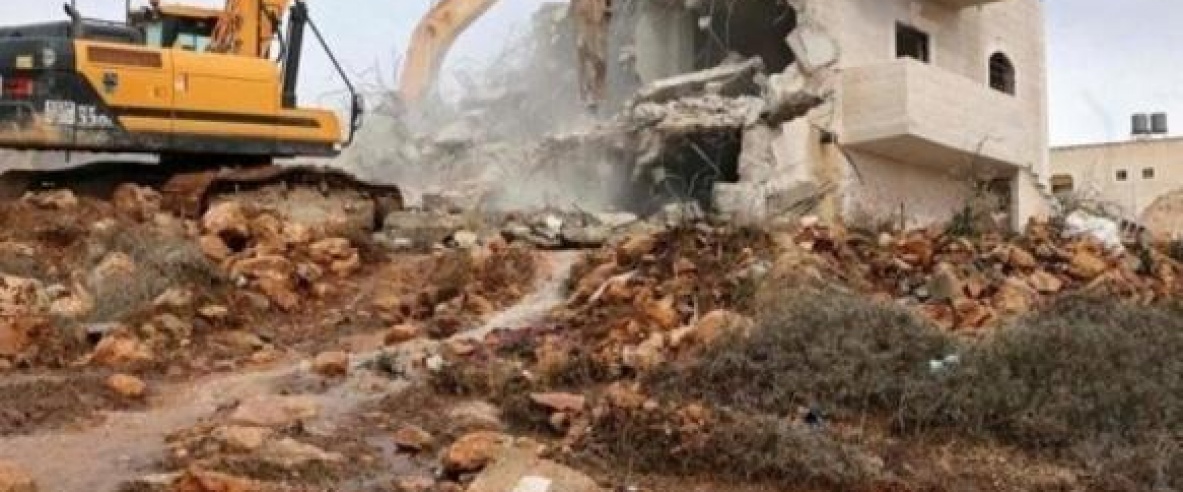 الاحتلال يهدم ثلاثة منازل مأهولة في تجمع قرى غرب يطا جنوب الخليل