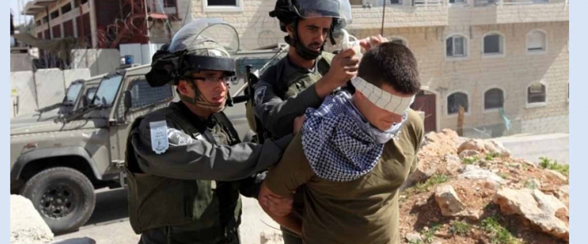 الاحتلال ينكل بشابين خلال اعتقالهم والتحقيق معهم
