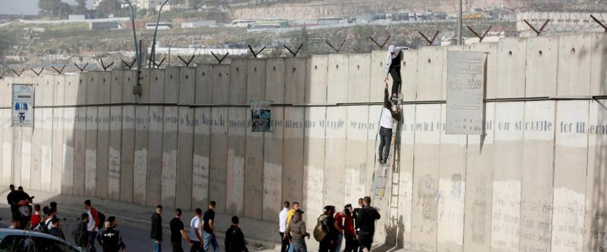 إصابة مواطن برصاص الاحتلال قرب جدار الفصل العنصري في الرام