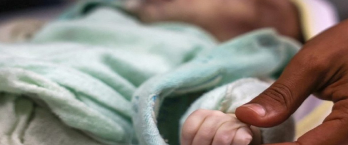 وفاة رضيع في دير البلح بسبب البرد القارس