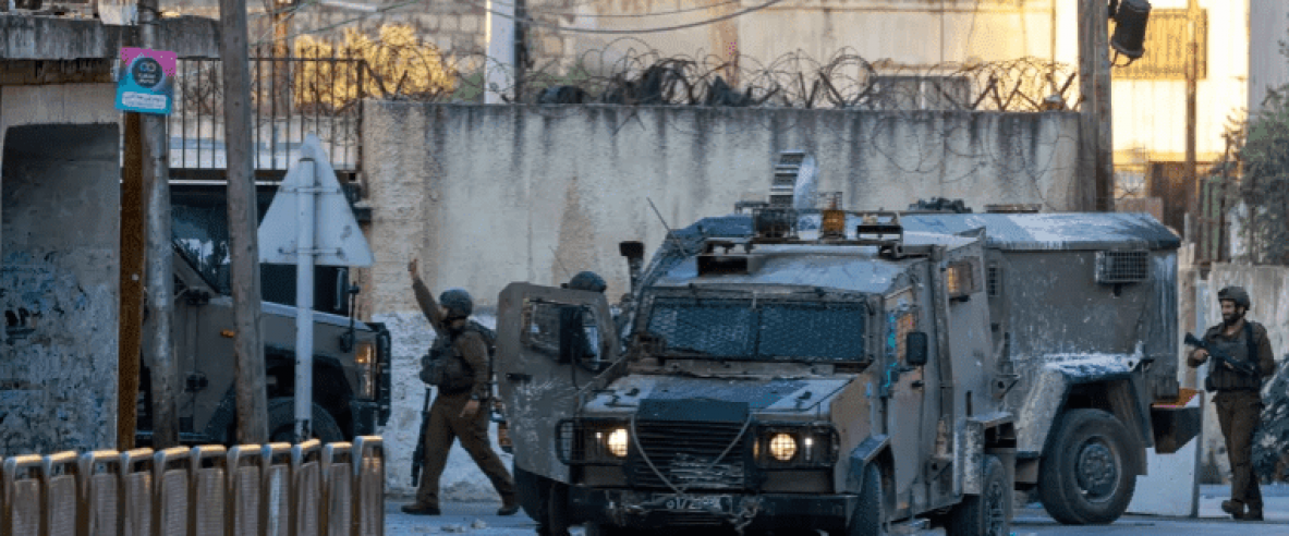 (محدث ثانٍ) 3 اصابات برصاص الاحتلال وحالات اختناق في حارة الياسمينة بمدينة نابلس