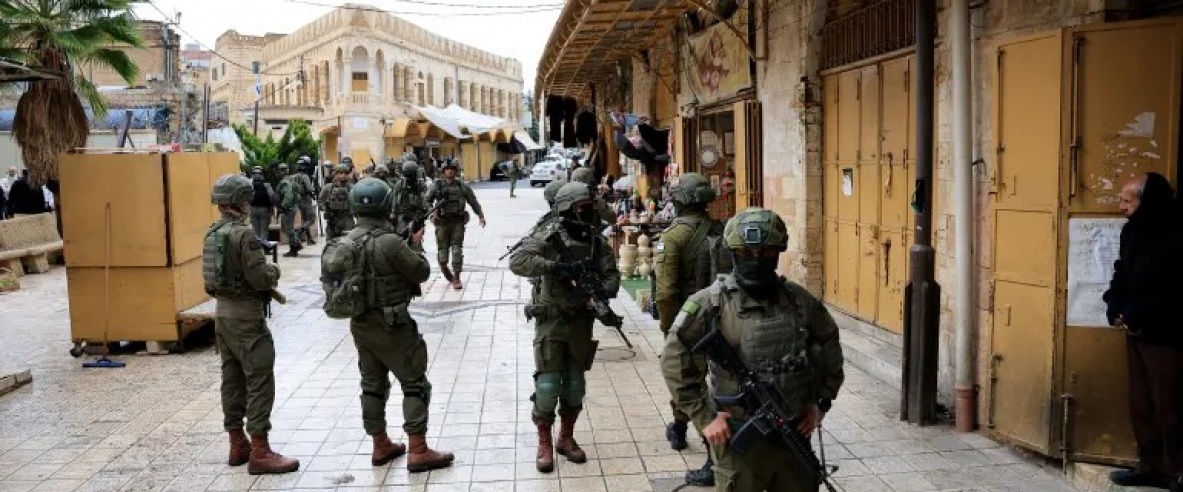 قوات الاحتلال تعتقل طفلين خلال اقتحامات في مدينة الخليل