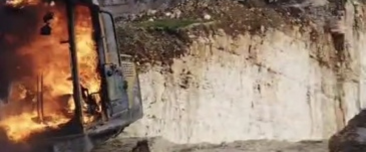 المستوطنون يحرقون آليات تابعة لكسارات الشمال جنوب نابلس