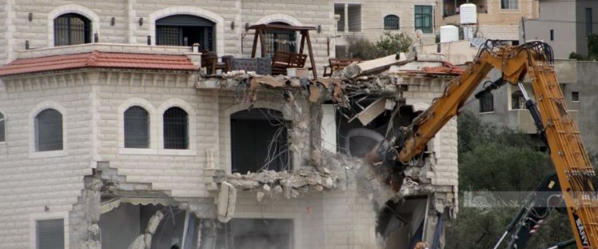 الاحتلال يهدم منزلا في شقبا ويخلي منزلين آخرين غرب رام الله