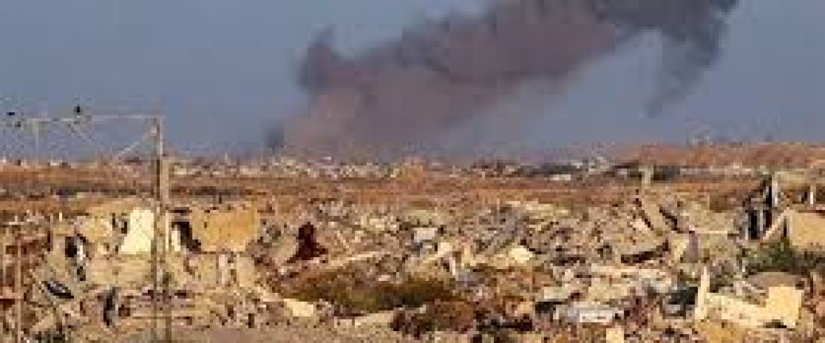 جيش الاحتلال ينسف منازل بخان يونس وقصف مدفعي وسط وشمال القطاع