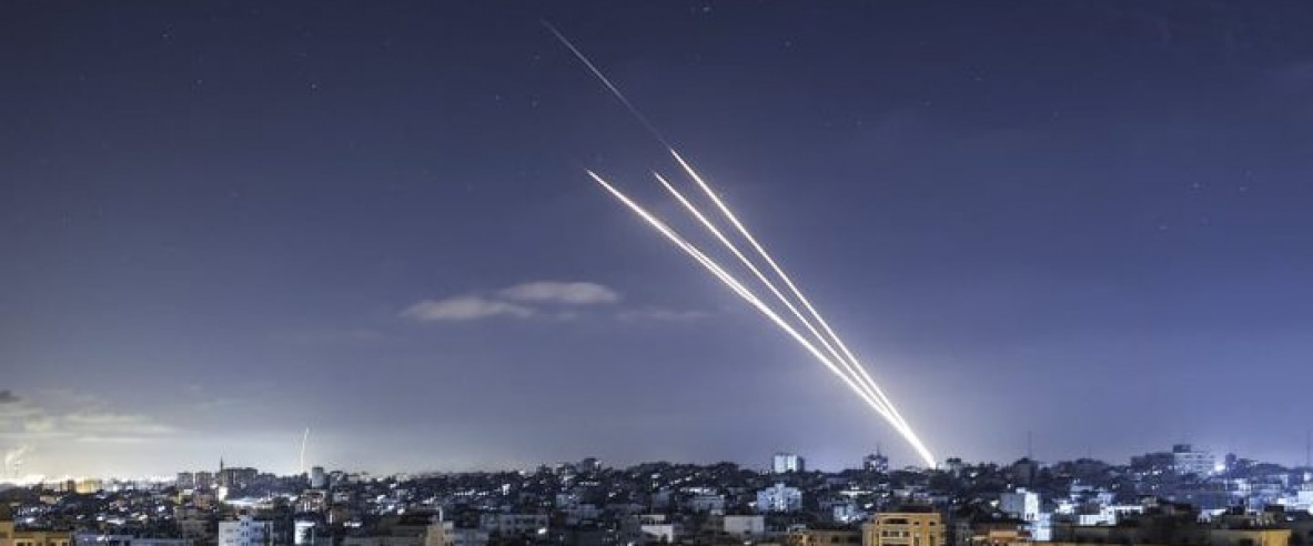 220 صاروخا من لبنان تضرب قلب إسرائيل… ونتنياهو يبحث توسيع المنطقة العازلة