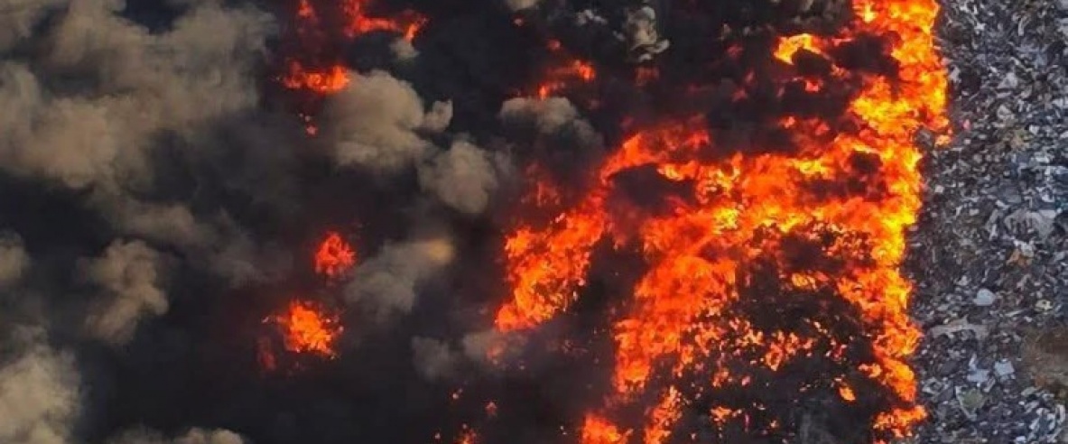 حريق يلتهم مناطق جبلية جنوب الخليل