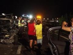 36 قتيلا في حادث سقوط حافلة ركاب من على جسر في ايطاليا