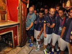 بالصور : نجوم برشلونة في بيت لحم