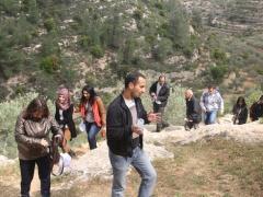 طاقم من راديو اورينت وتلفزيون المهد يشارك في جولة صحفية في قرية بتير