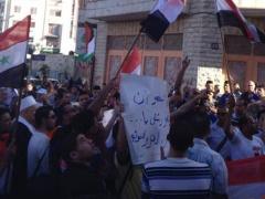 اعتصام أمام مكتب الجزيرة برام الله رفضا للتهجم على الشهيد عرفات