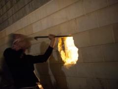 نشطاء يحدثون ثغرة في جدار الفصل العنصري بالخضر