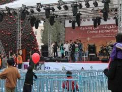 هكذا أضاءت بيت لحم شجرة الميلاد