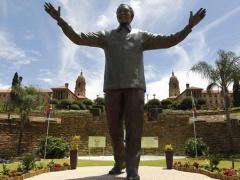 بالصور: أضخم تمثال لمانديلا