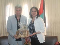 رئيسة بلدية بيت لحم تستقبل محافظ محافظة بوليا في دار البلدية